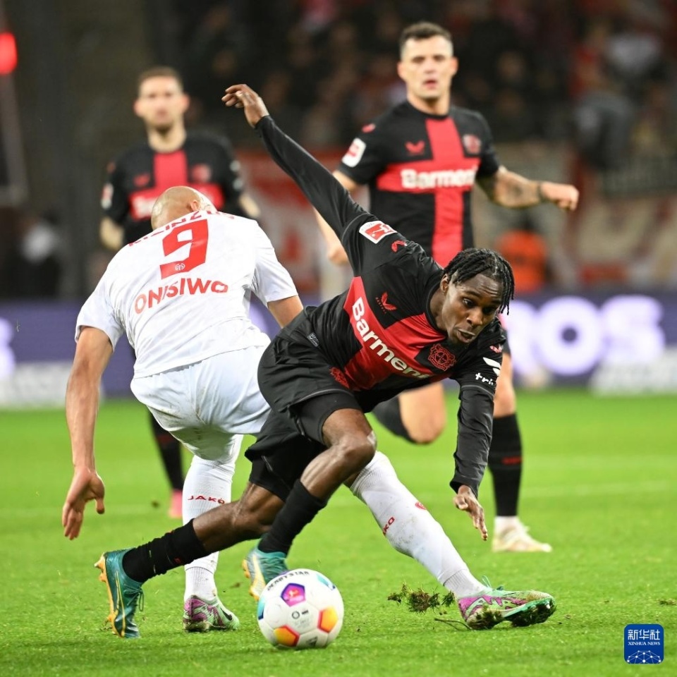 天博足球官网-勒沃库森训练开放日，今晚调整名单引欢呼，德甲在即，训练强度明显提升