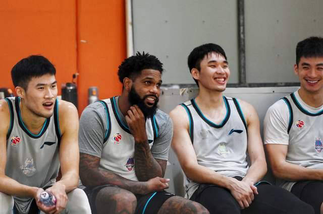 天博app官方-山东男篮发布备战花絮，关键时刻远射贴柱，欧联任务艰巨，细节决定成败