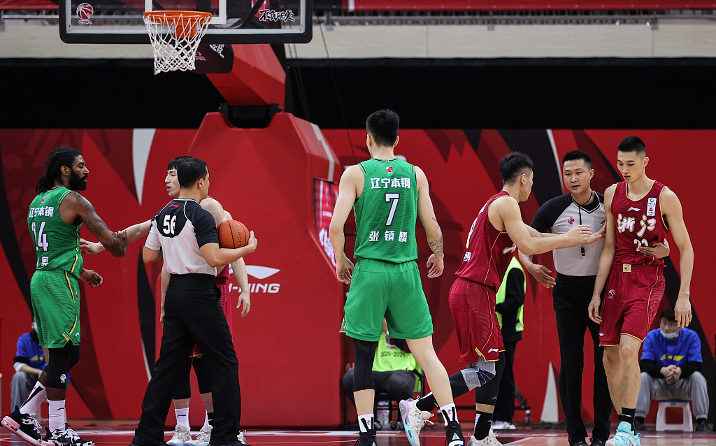 天博app官方-毕尔巴鄂竞技训练开放日，关键时刻远射贴柱引欢呼，葡超在即，细节决定成败